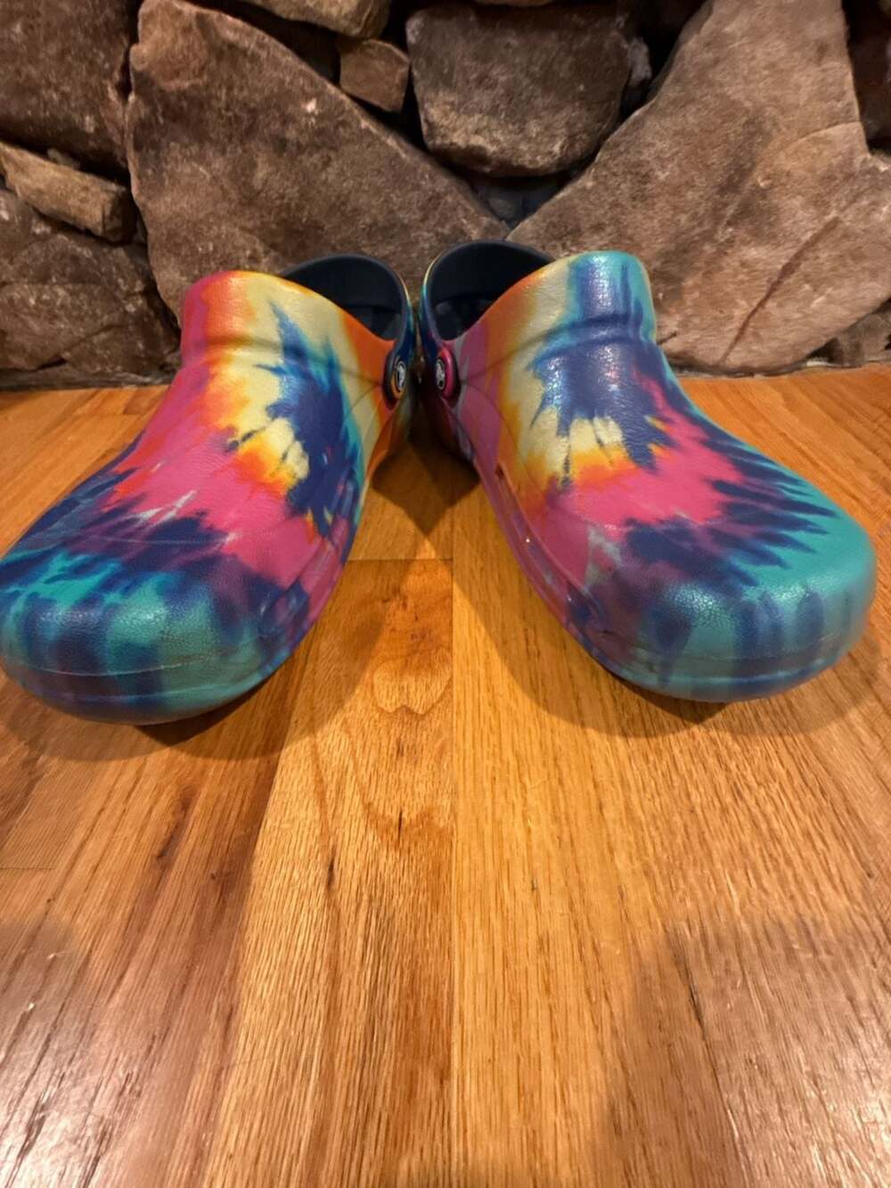 Crocs Unisex Bistro Tie Dye Graphic Slip-Resistant Work Clogs - Picture 3 of 9